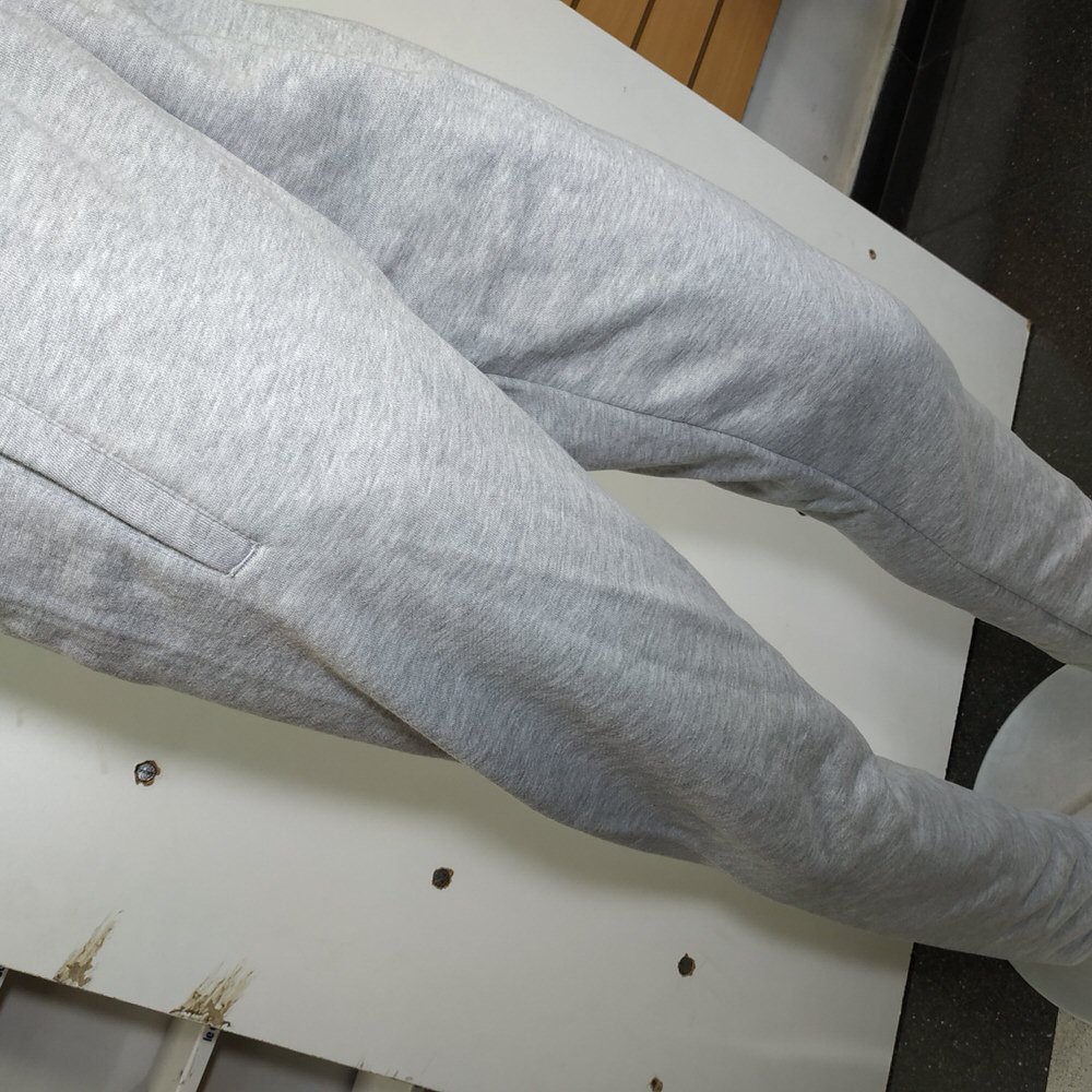 PANTALON JUNIOR FRISA GRIS LOGO