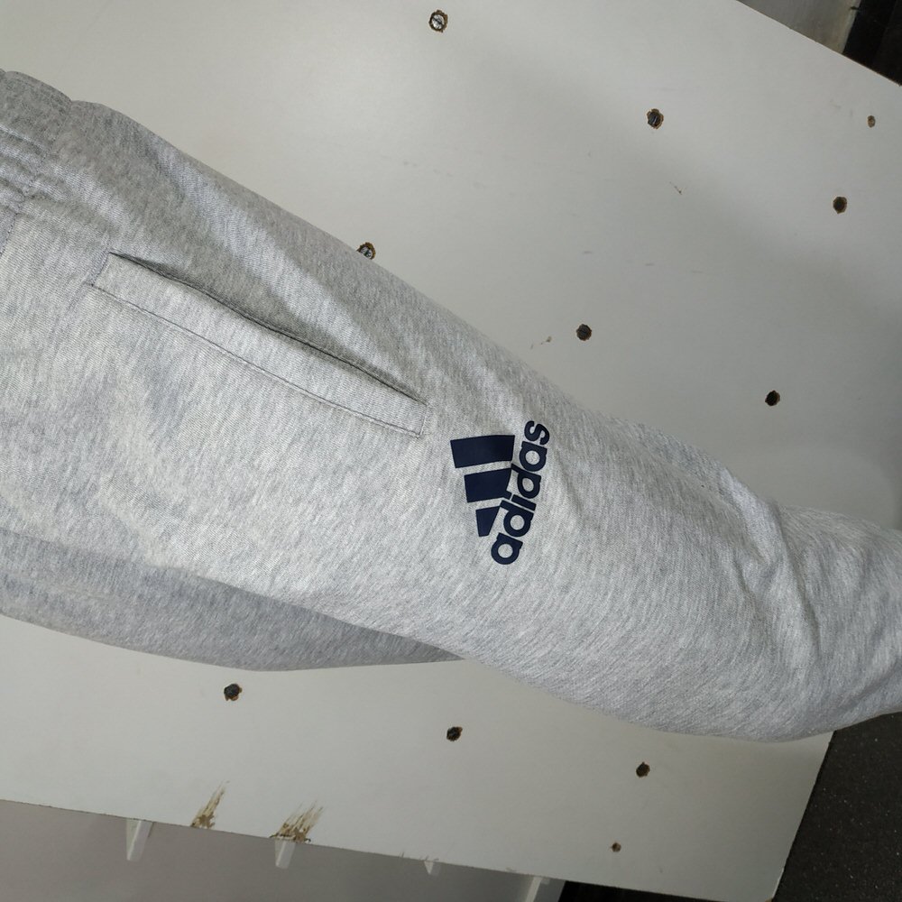 PANTALON JUNIOR FRISA GRIS LOGO
