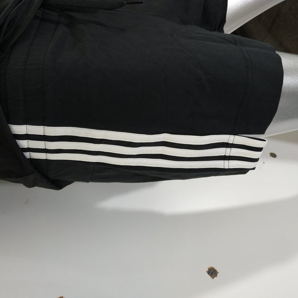 SHORT W ESSENTIAL NEGRO/BCO