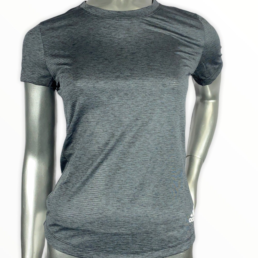 REMERA PERFORMANCE GRIS
