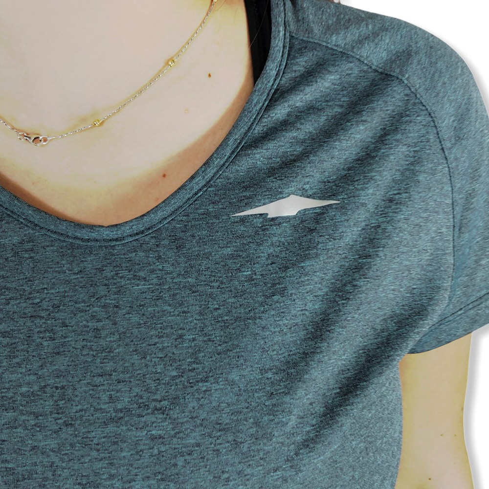 REMERA W ESC V DRY GRIS