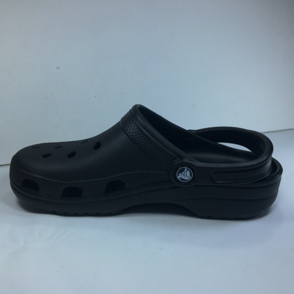 CLASSIC BLACK CROCS