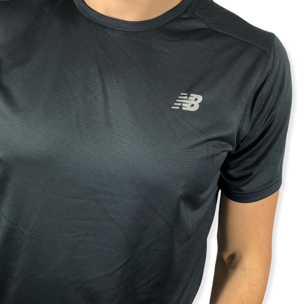 REMERA ACCELERATE NEGRO