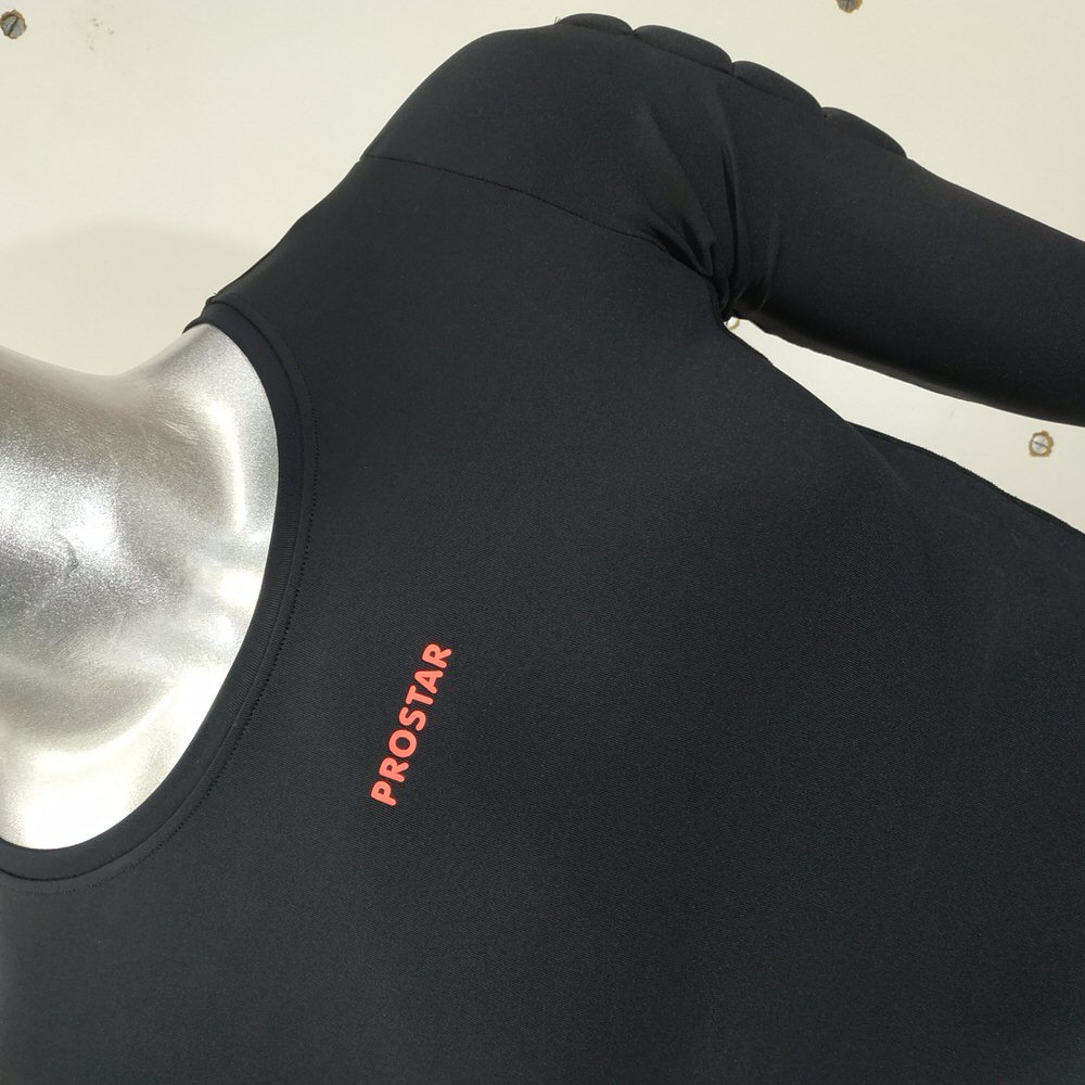 REMERA M/L C/PROTEC NEGRO