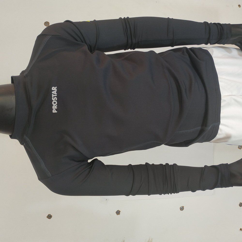 REMERA BASIC TECH JR NEGRO