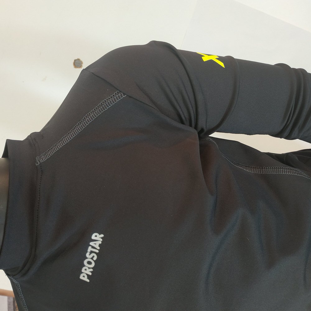 REMERA BASIC TECH JR NEGRO