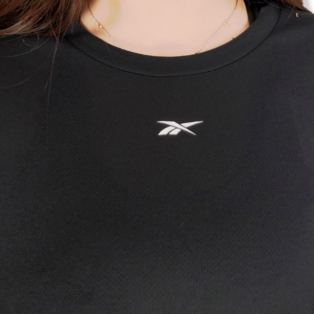 REMERA RBK SUPREMIUM NEGRO