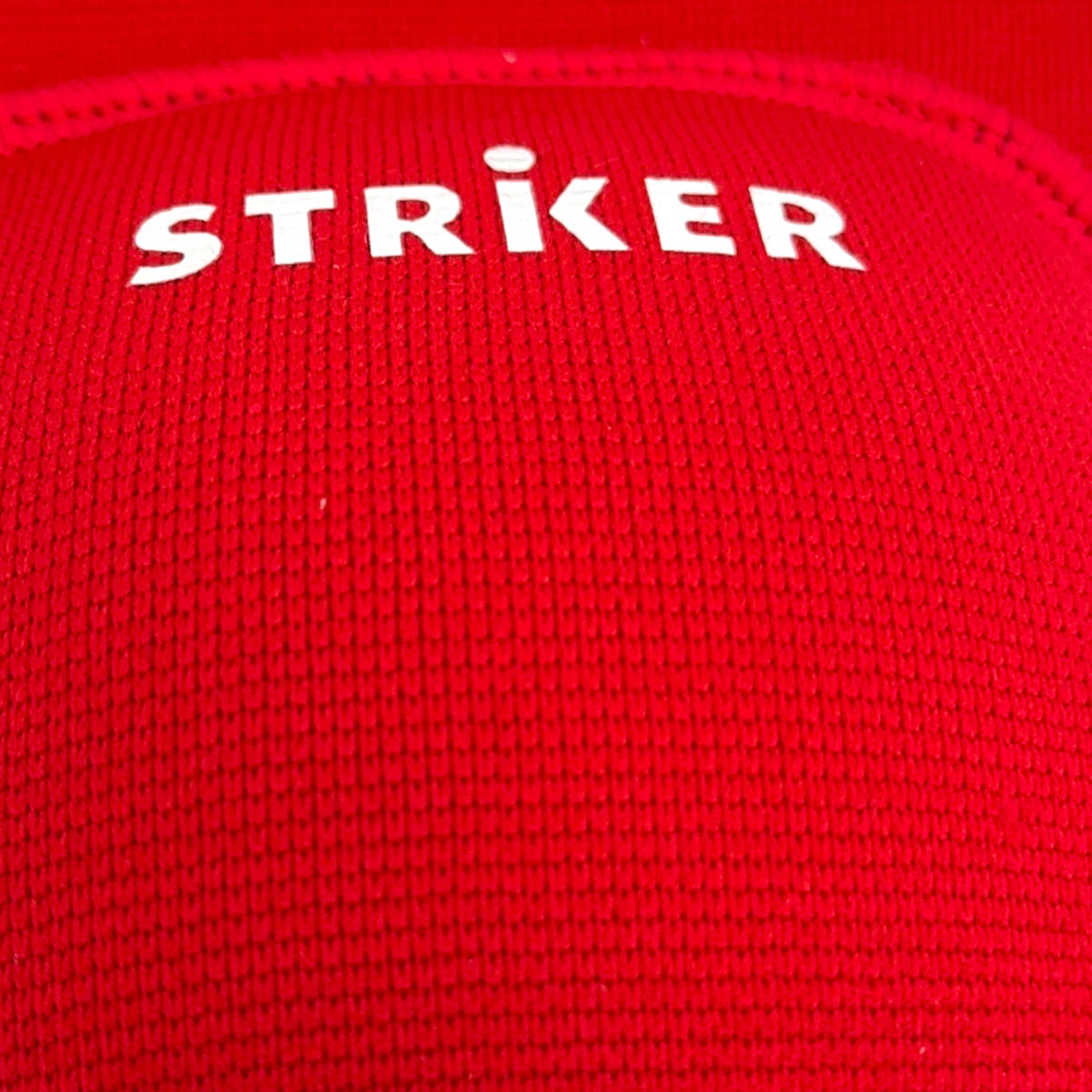 RODILLERA STRIKER ROJA
